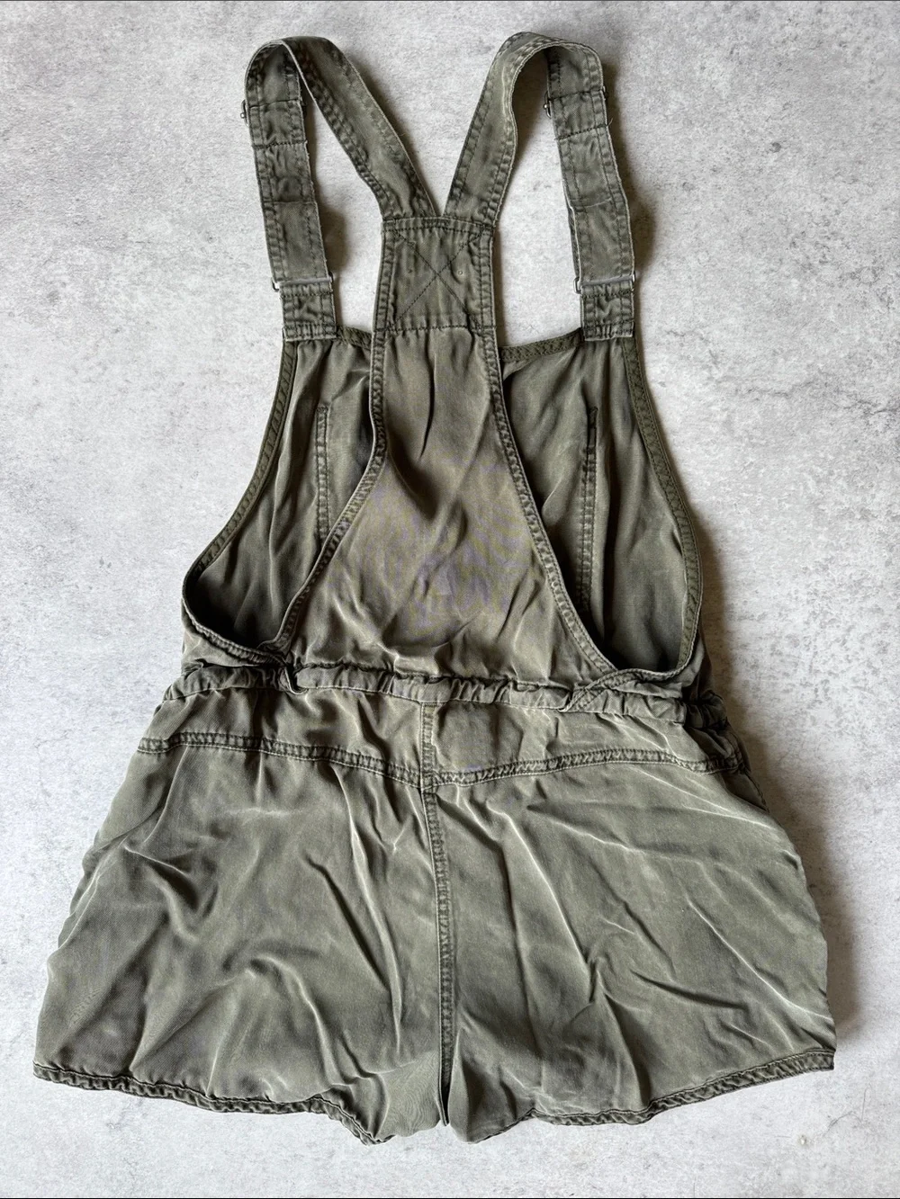 Wilfred Free Aritzia Olive Utility Shortalls Romper Size M - Picture 6 of 8